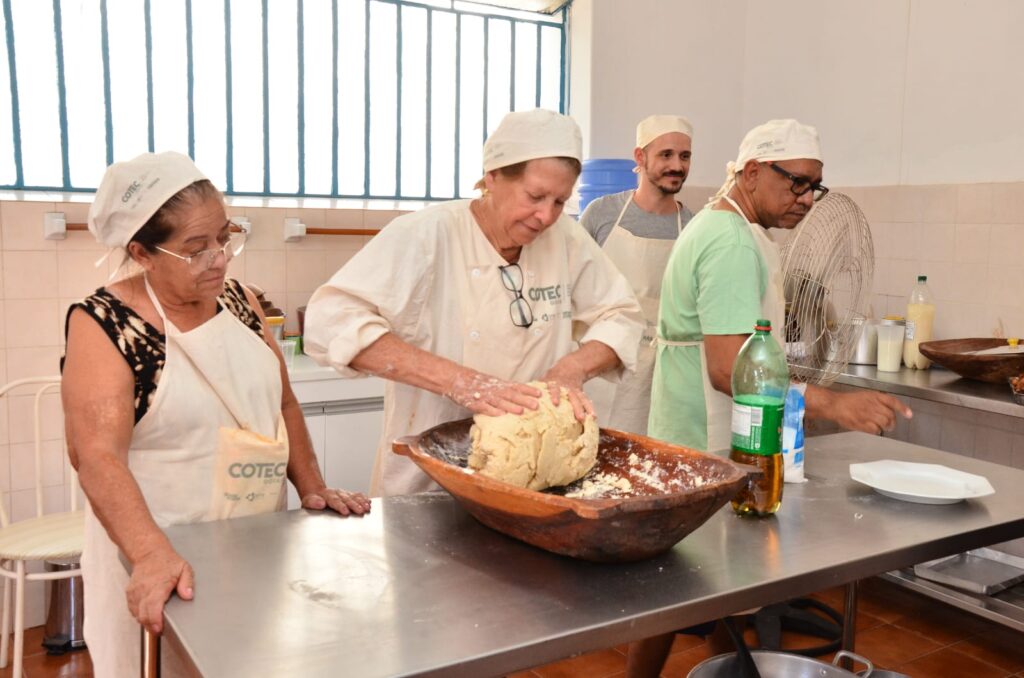 Chefs ensinam receitas gastronômicas tradicionais do cerrado