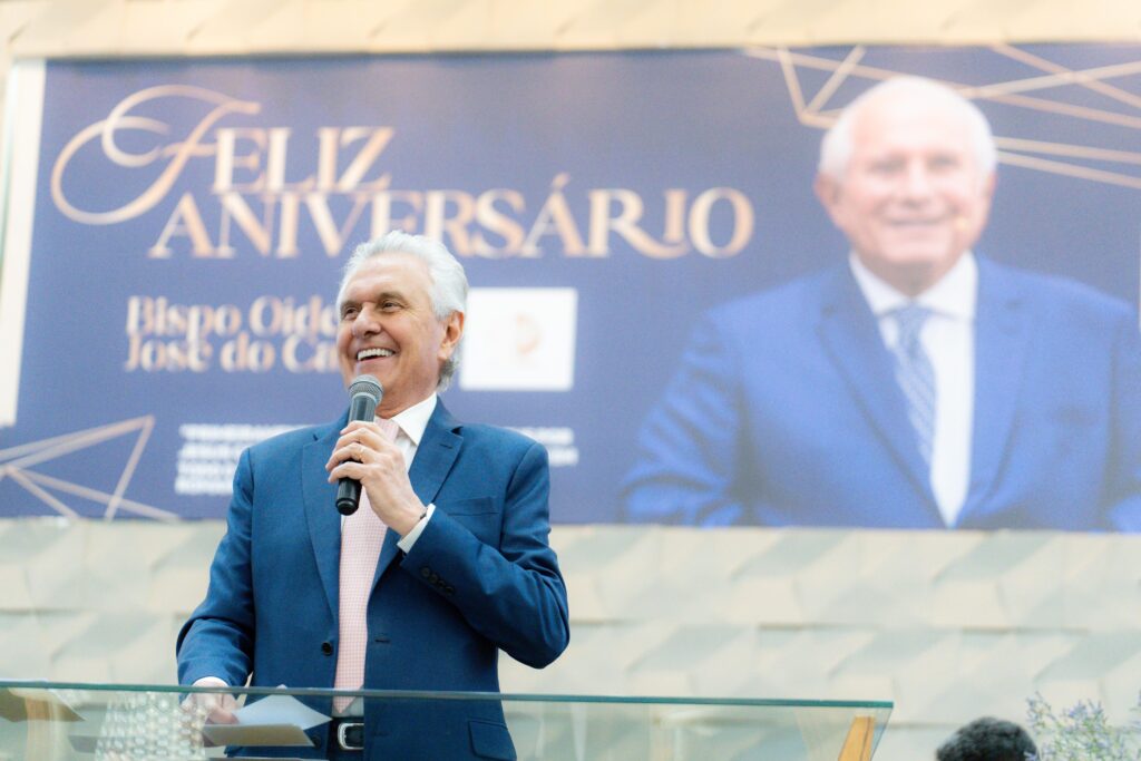 Caiado participa de culto pelo aniversário do bispo Oídes José do Carmo