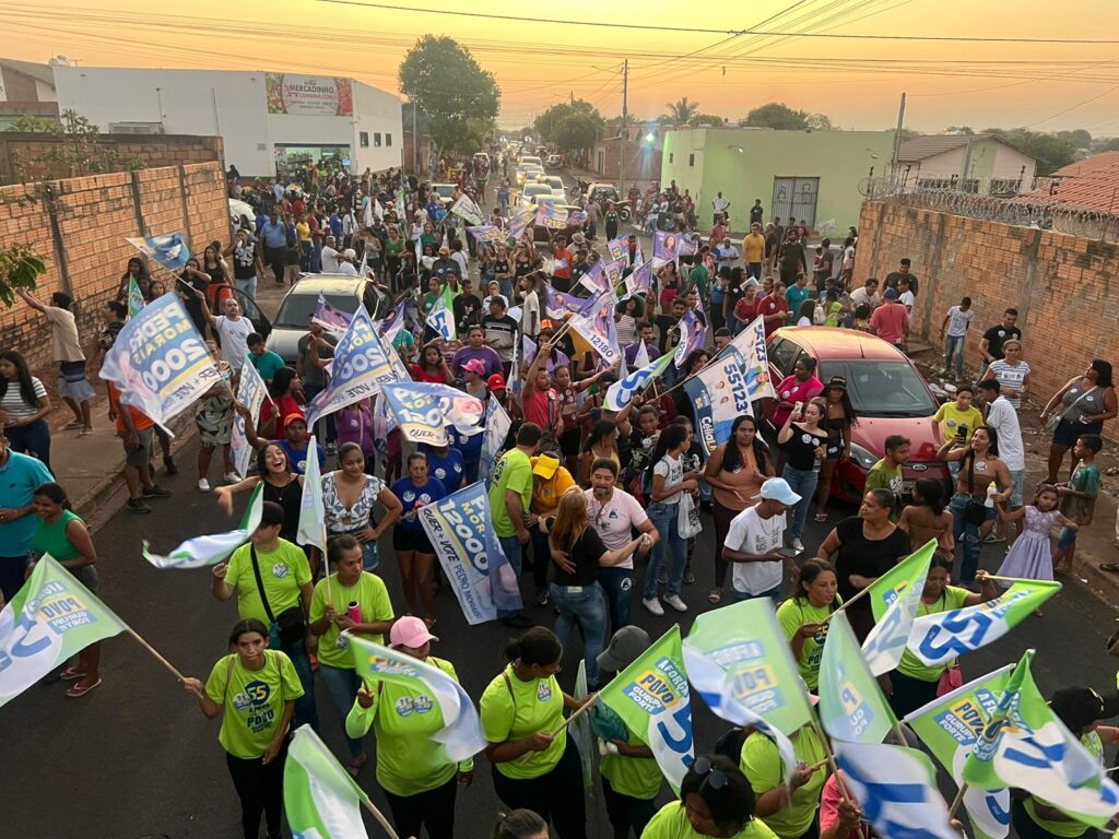 Em grande caminhada no Campo Bello, Eduardo faz compromisso de construir uma escola de tempo integral no setor