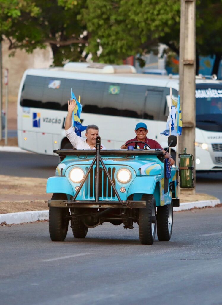 Sérgio Vieira Marques, o “Soró”, é ovacionado em celebração da vitória de Eduardo Siqueira Campos em Palmas