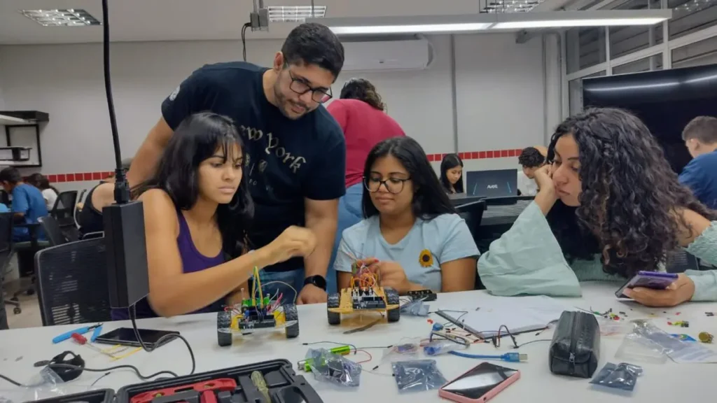 Olimpíada de Robótica reúne estudantes de vários estados em Goiânia