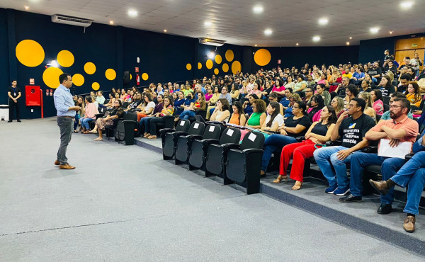 Governo do Tocantins discute revisão do PCCR com cerca de 400 educadores da rede estadual, em Palmas Governo do Tocantins discute revisão do PCCR com cerca de 400 educadores da rede estadual, em Palmas