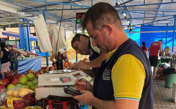 Agência de Metrologia fiscaliza mais de 4,4 mil balanças comerciais e orienta sobre o instrumento de peso Agência de Metrologia fiscaliza mais de 4,4 mil balanças comerciais e orienta sobre o instrumento de peso