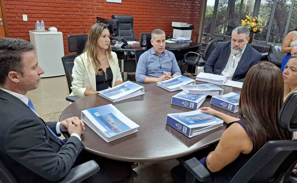 Governo do Tocantins fortalece transparência na gestão com entrega de Balanço das Contas à CGE para análise Governo do Tocantins fortalece transparência na gestão com entrega de Balanço das Contas à CGE para análise