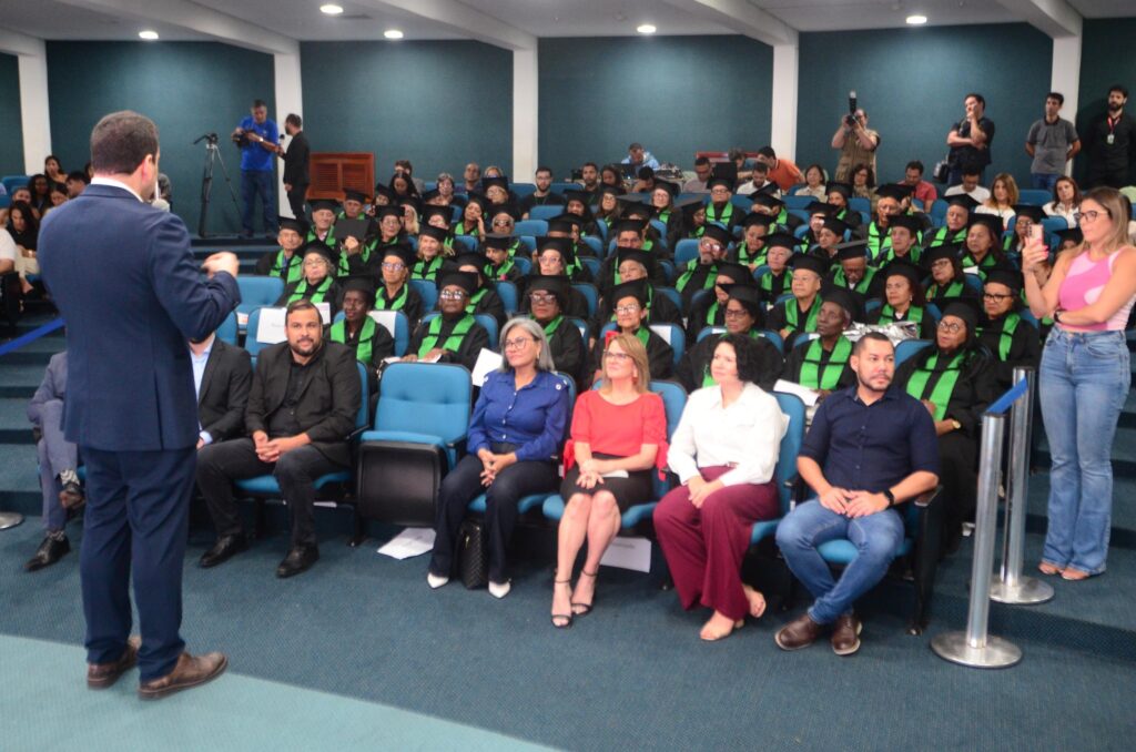 Goiás Social forma mais de 80 idosos em curso de inclusão digital Goiás Social forma mais de 80 idosos em curso de inclusão digital