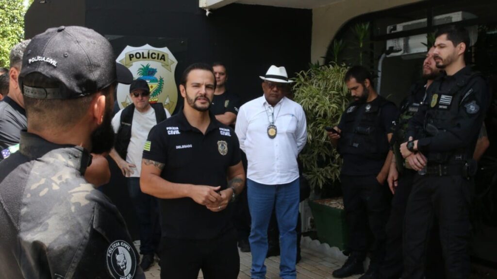 Polícia e Fisco cumprem buscas em rede de restaurantes Polícia e Fisco cumprem buscas em rede de restaurantes