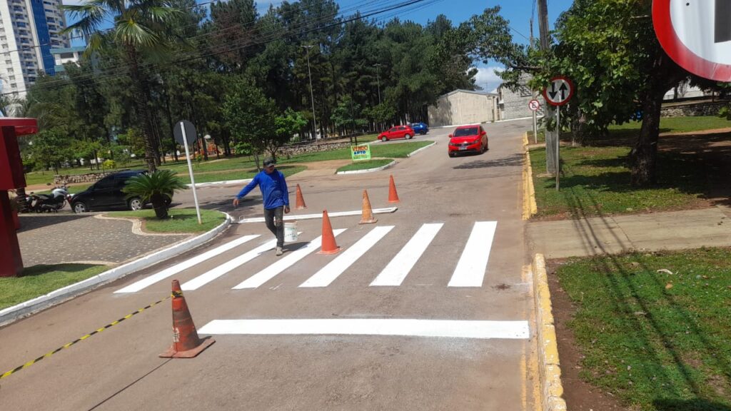 Prefeitura de Palmas realiza pintura da sinalização na região central e avança com melhorias em outras quadras da Capital