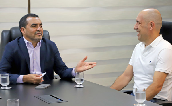 Governador Wanderlei Barbosa recebe técnico português do Cruzeiro e debate o desenvolvimento do esporte no Tocantins Governador Wanderlei Barbosa recebe técnico português do Cruzeiro e debate o desenvolvimento do esporte no Tocantins