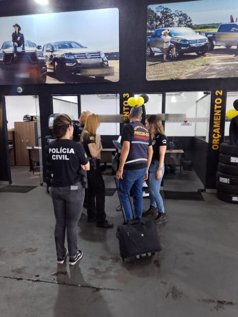 Polícia Civil e Procon autuam empresa de venda de pneus por fraude Polícia Civil e Procon autuam empresa de venda de pneus por fraude