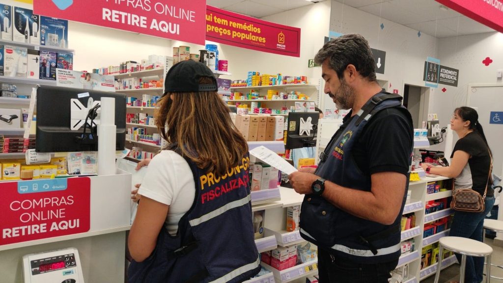 Procon notifica farmácias para que esclareçam sobre uso de CPF dos consumidores Procon notifica farmácias para que esclareçam sobre uso de CPF dos consumidores
