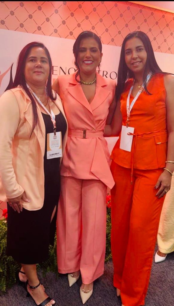 Primeira-dama de São Salvador do Tocantins participa de encontro estadual de lideranças femininas