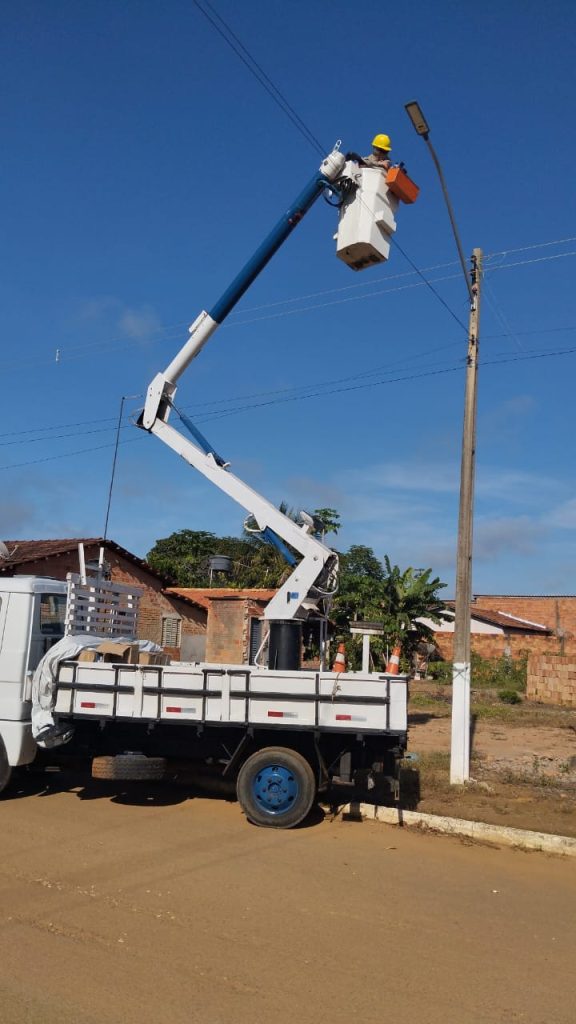 Prefeitura de Brejinho de Nazaré inicia substituição de lâmpadas e manutenção da iluminação pública