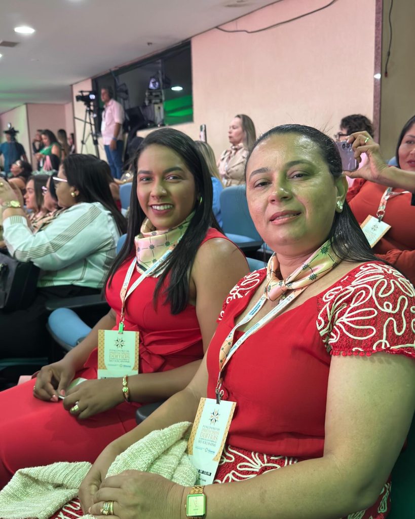 Primeira-dama de Cariri do Tocantins participa de encontro estadual sobre liderança feminina