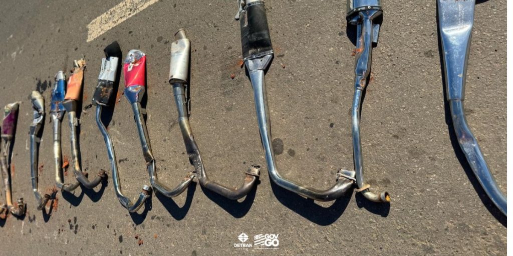 Ação inédita em Caldas Novas, destrói 350 escapamentos de motos Ação inédita em Caldas Novas, destrói 350 escapamentos de motos