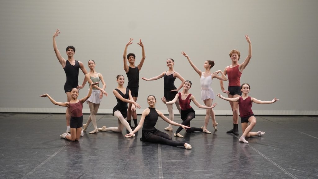 Basileu França leva a maior delegação brasileira para competição de balé nos EUA