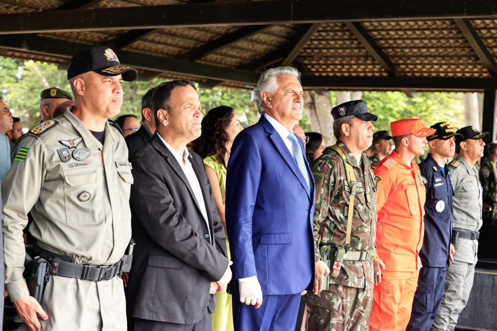 Caiado participa de homenagem ao Dia do Exército em Goiânia