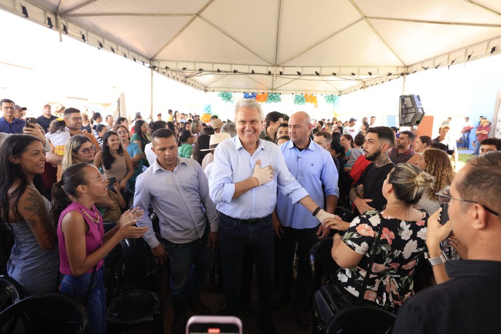 Em São Francisco de Goiás, são entregues 50 casas a custo zero