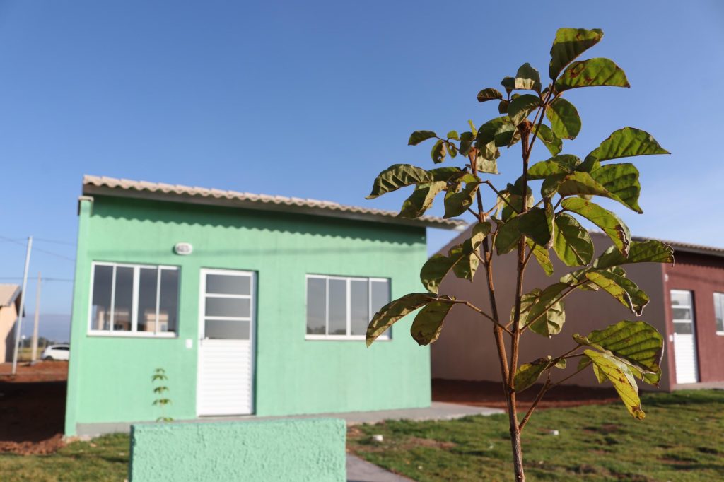 Goiás seleciona novas famílias para casas a custo zero em 15 municípios