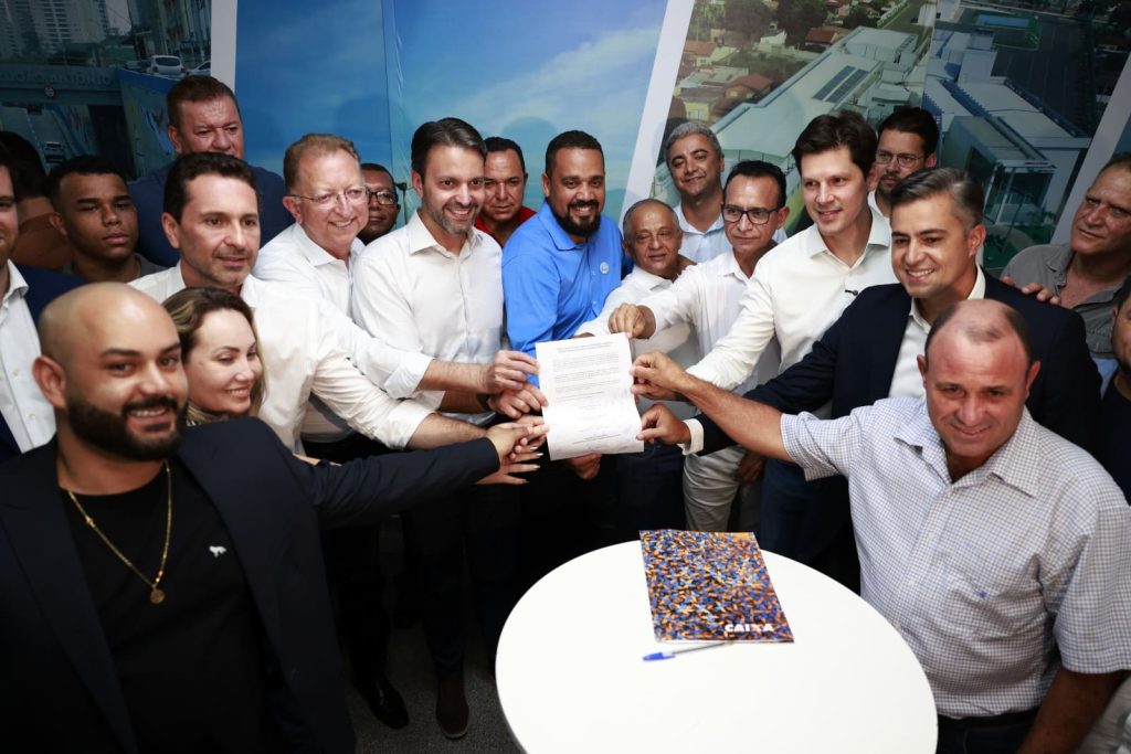 Governo firma convênio para construção de apartamentos em Aparecida