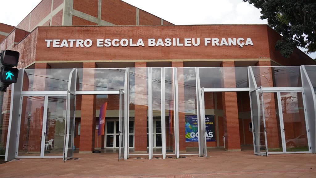 Teatro Basileu França apresenta a exposição gratuita de artes visuais