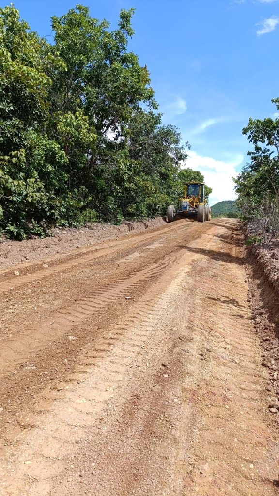 Prefeitura de São Salvador do Tocantins intensifica recuperação de estradas vicinais e garante apoio à produção e transporte escolar