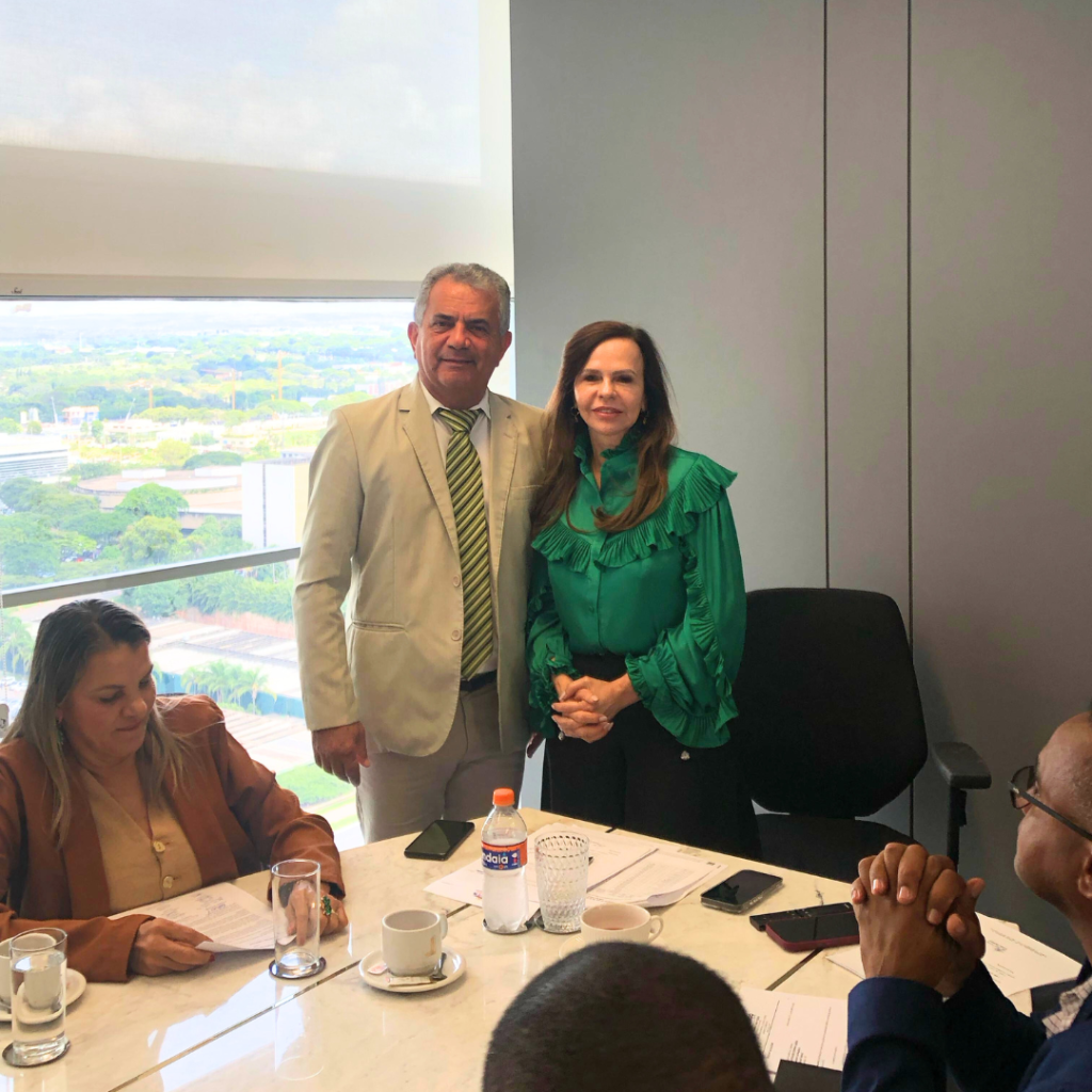Senadora Professora Dorinha recebe prefeito de Figueirópolis em Brasília e ouve demandas por investimentos