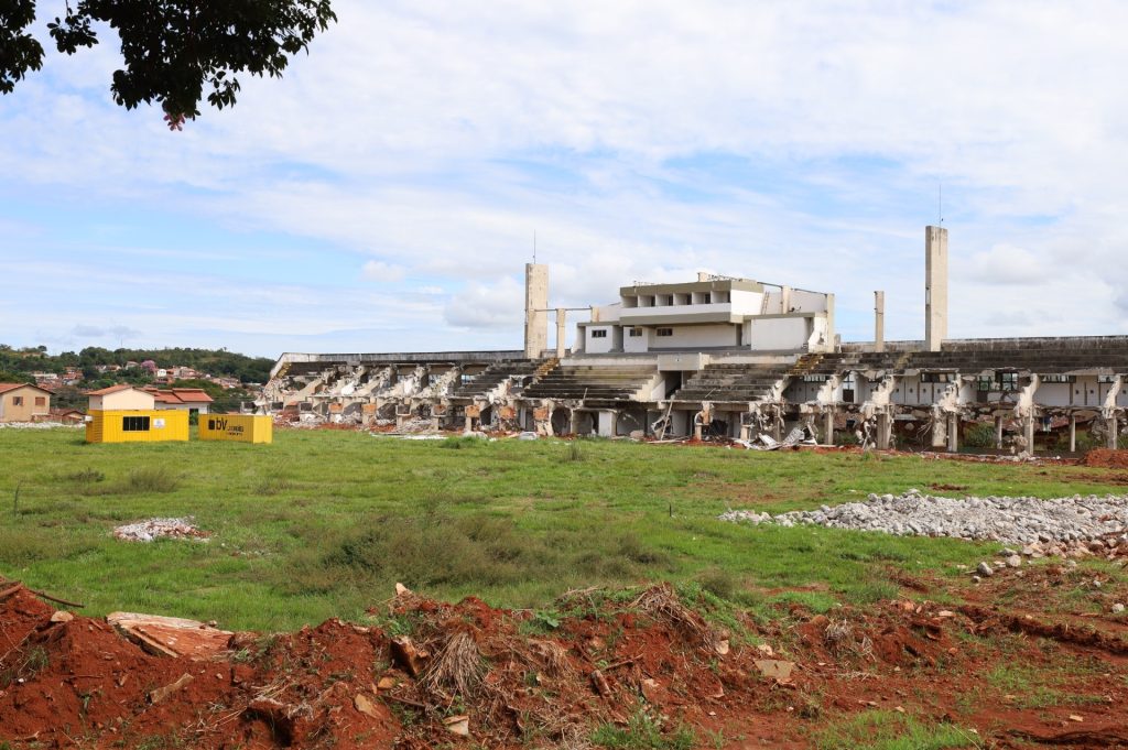 governo aguarda desocupação da área para prosseguir com a obra governo aguarda desocupação da área para prosseguir com a obra