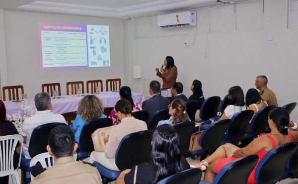 Em Gurupi, Governo do Tocantins se reúne com prefeitos para tratar da implantação da Casa da Mulher Tocantinense
