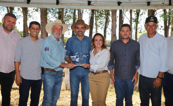 Em Silvanópolis, governador Wanderlei Barbosa participa do encerramento de prova de ganho de peso bovino e celebra melhoria genética do rebanho tocantinense Em Silvanópolis, governador Wanderlei Barbosa participa do encerramento de prova de ganho de peso bovino e celebra melhoria genética do rebanho tocantinense