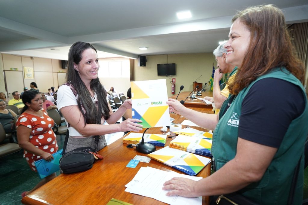 Agehab beneficia com escrituras 80 famílias de Nova Glória Agehab beneficia com escrituras 80 famílias de Nova Glória