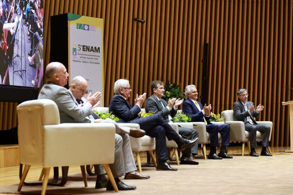 Caiado prestigia encerramento do 5º Enam