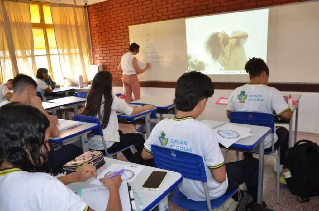 Convocados mais 631 aprovados no concurso para professor PIII