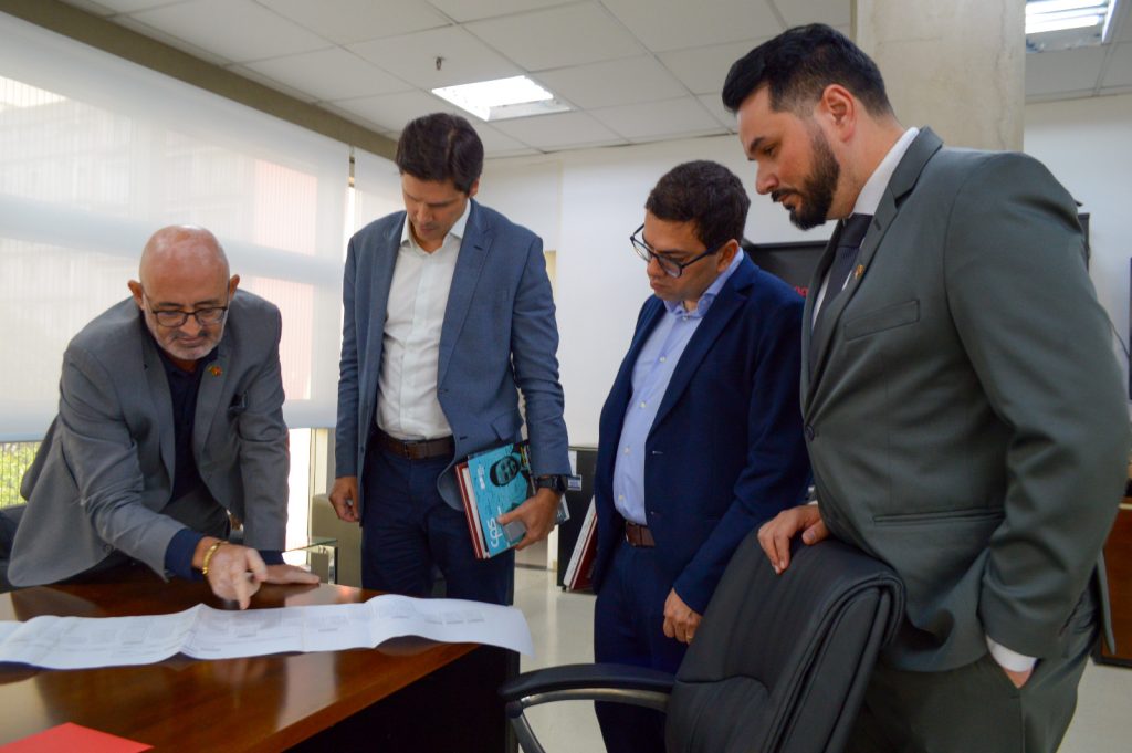 Daniel Vilela visita centro que é referência em educação tecnológica, em São Paulo