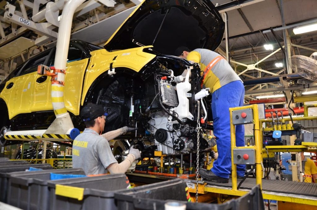 Goiás cria 6,3 mil empregos formais em março Goiás cria 6,3 mil empregos formais em março