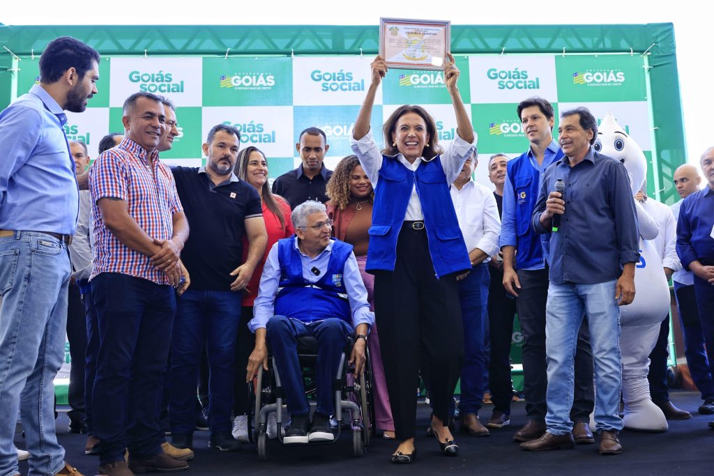 Gracinha Caiado abre Goiás Social em Abadia de Goiás com entrega de benefícios