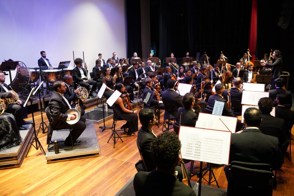 Orquestra Filarmônica abre maio com homenagem às mães