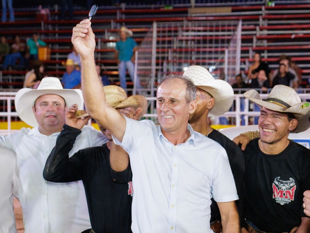 Equipe MN de Estrela do Norte conquista rodeio em Trombas (GO) com garra e leva carro 0 km