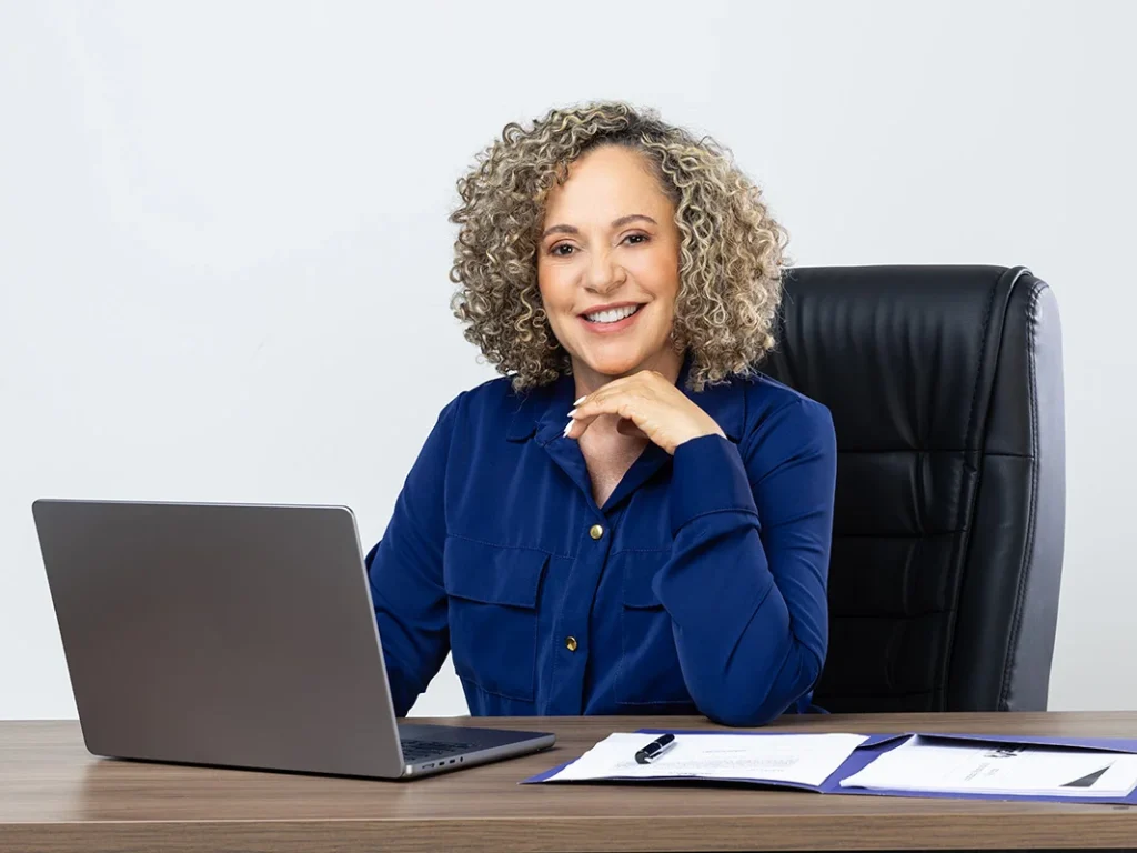 UBS em Gurupi é alvo de críticas por falta de climatização, demora nos atendimentos e circulação de cães dentro do posto