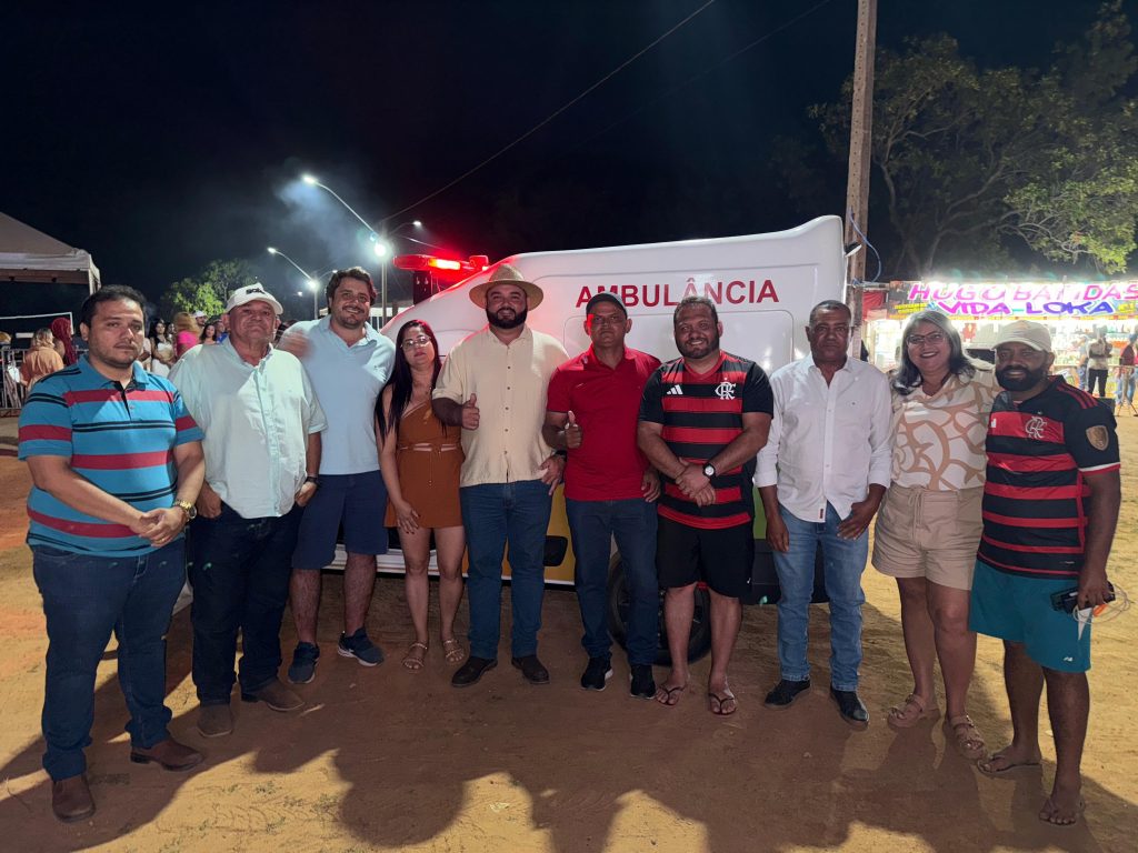 Eduardo Fortes entrega ambulância e anuncia R$ 300 mil para construir rodoviária em São Salvador do Tocantins
