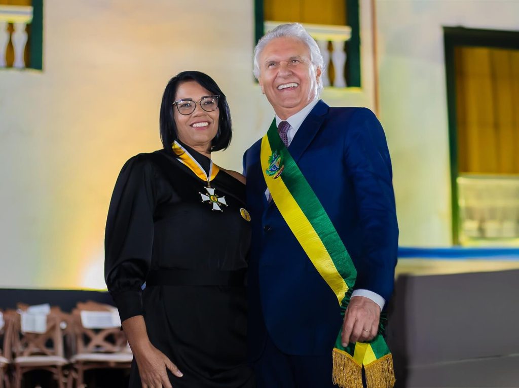 Prefeita Léia Mendonça recebe Comenda da Ordem do Mérito Anhanguera 2025