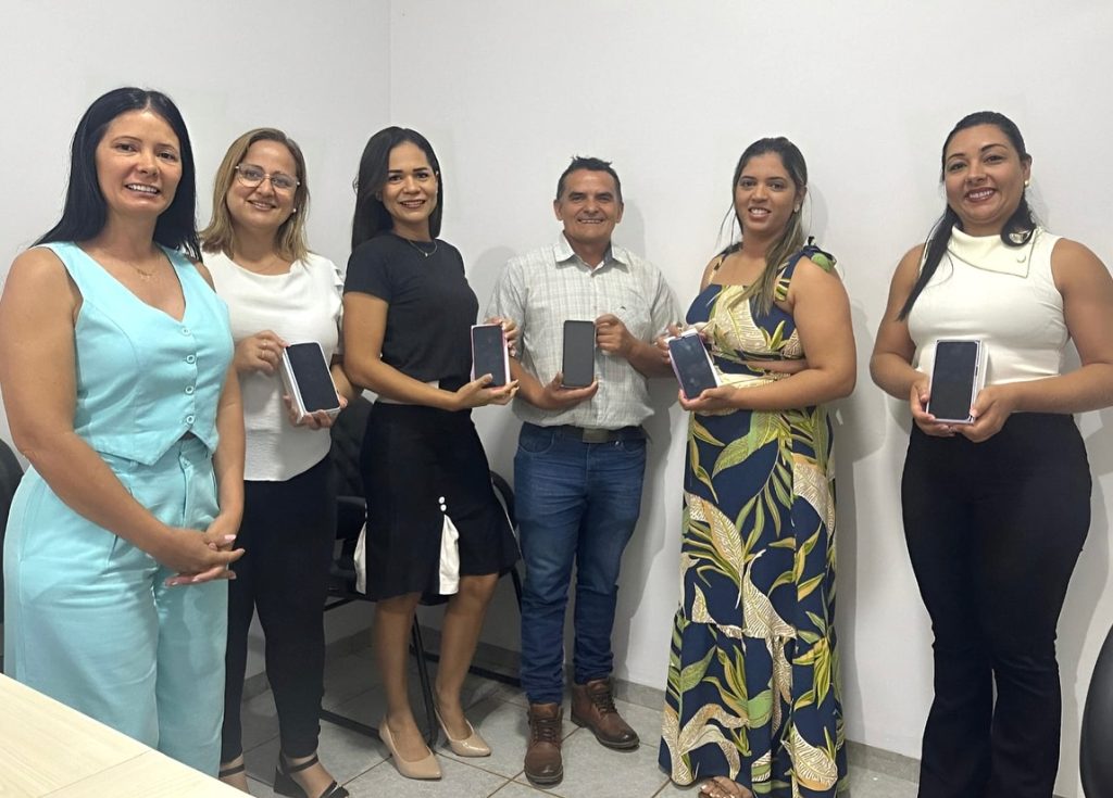 Assistência Social de Figueirópolis fortalece programas com entrega de novos celulares