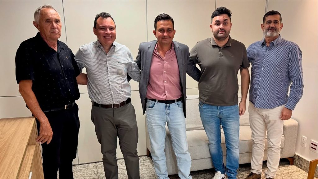 Comitiva de Uruaçu visita gabinete de Bruno Peixoto, mas não há confirmação de encontro direto com o deputado Comitiva de Uruaçu visita gabinete de Bruno Peixoto, mas não há confirmação de encontro direto com o deputado