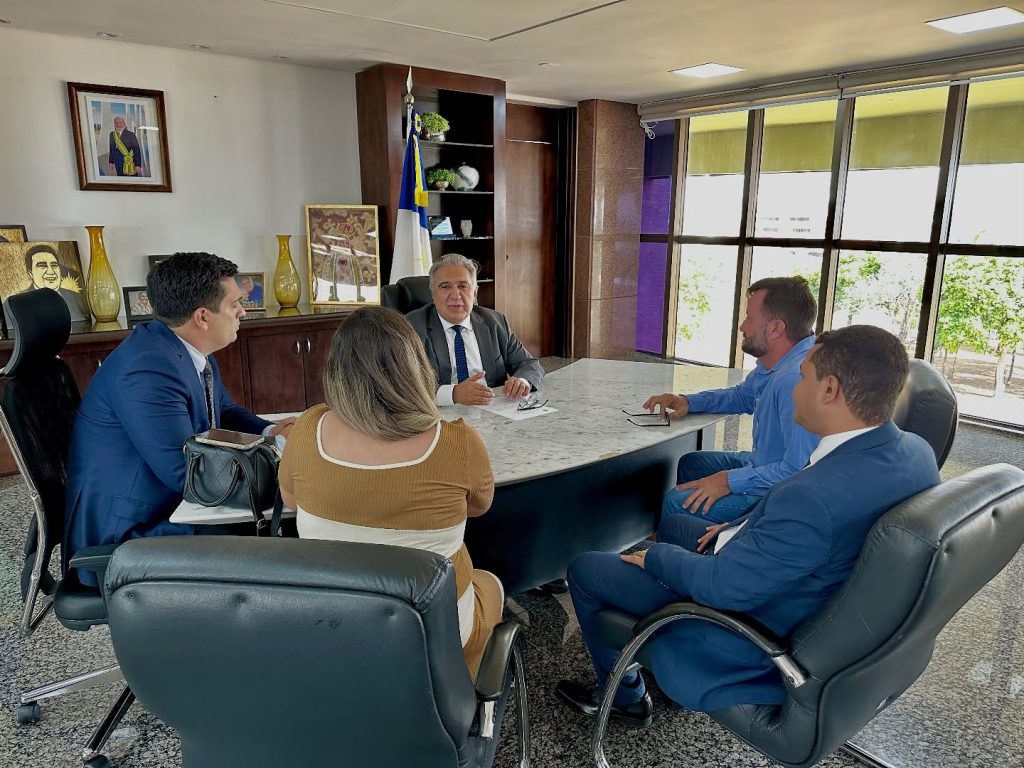 Prefeita Thaynara Melo apresenta demandas de Alvorada em audiência com governador Laurez Moreira Prefeita Thaynara Melo apresenta demandas de Alvorada em audiência com governador Laurez Moreira