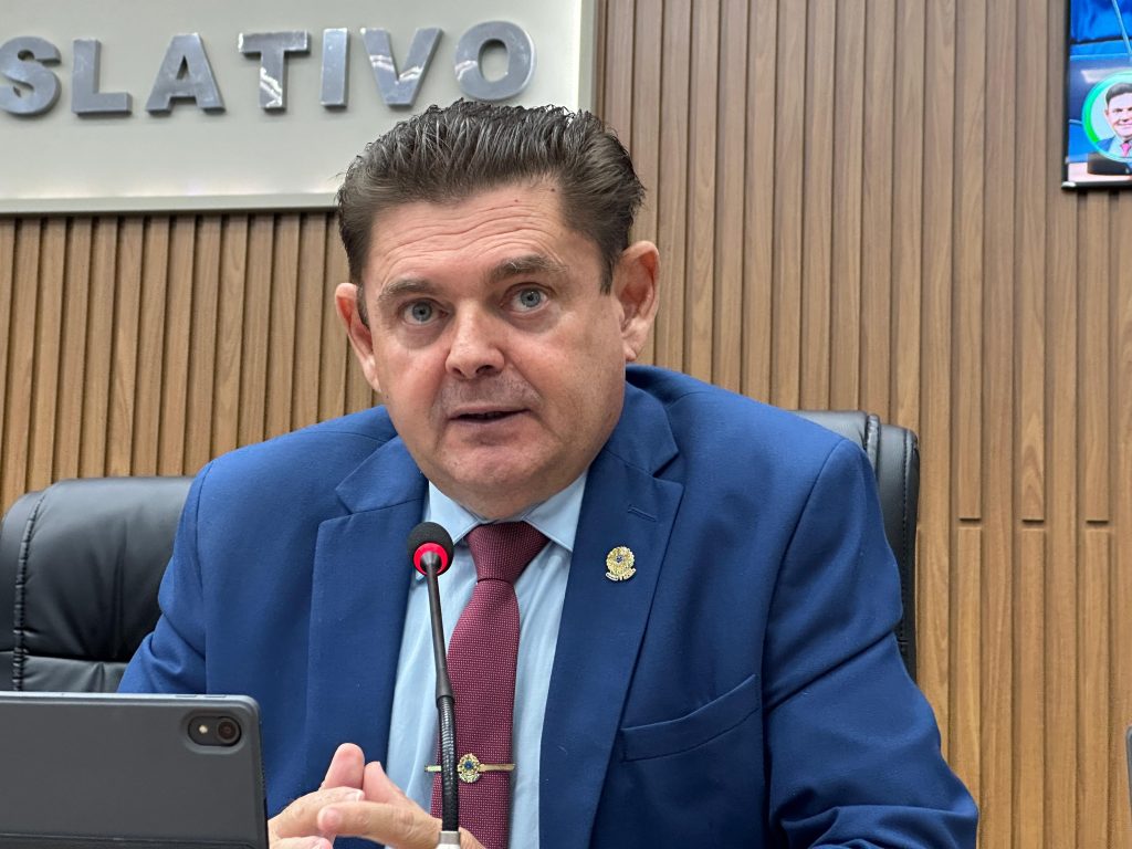 Vereador Edmilson Andrade solicita investimento para recuperação e cobertura do gramado do campo de Linda Vista Vereador Edmilson Andrade solicita investimento para recuperação e cobertura do gramado do campo de Linda Vista