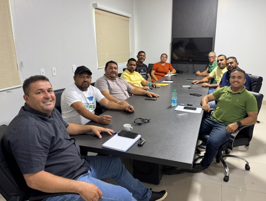 Compromisso com Cariri: em reuniao, prefeito Tetin e Câmara alinham ações para um futuro promissor Compromisso com Cariri: em reuniao, prefeito Tetin e Câmara alinham ações para um futuro promissor