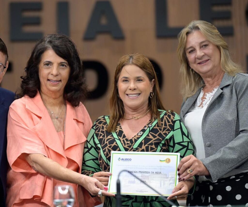 Vereadora Sandra Ferreira representa Porangatu em homenagem histórica na ALEGO