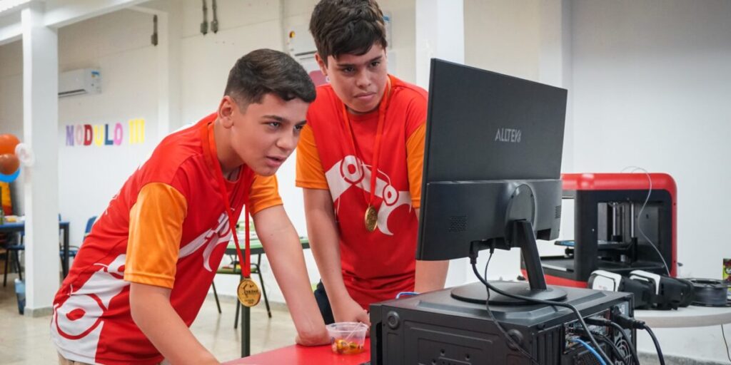 Curso gratuito de introdução à robótica abre mais de 900 em Goiás