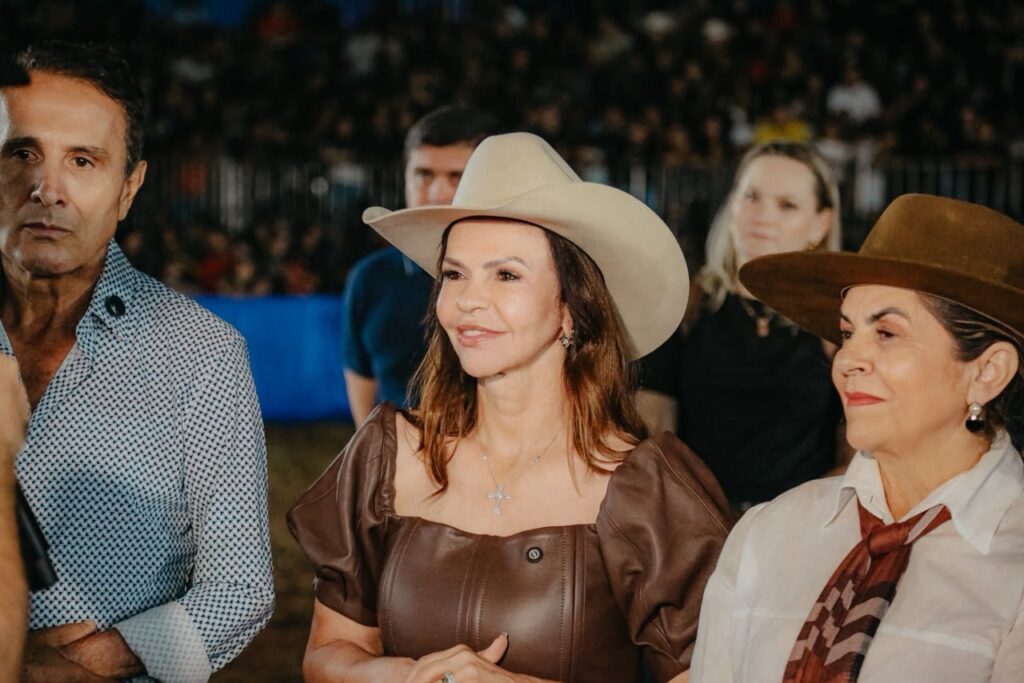 Prefeita Fátima exalta competência de Dorinha para governar o Estado e destaca recursos para Guaraí Prefeita Fátima exalta competência de Dorinha para governar o Estado e destaca recursos para Guaraí