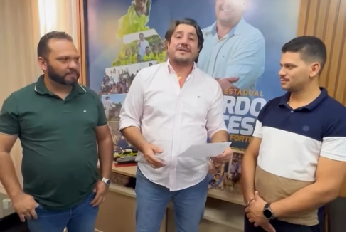 Parceria entre Câmara de São Salvador do Tocantins e deputado estadual Eduardo Fortes garante tênis para estudantes da rede municipal Parceria entre Câmara de São Salvador do Tocantins e deputado estadual Eduardo Fortes garante tênis para estudantes da rede municipal