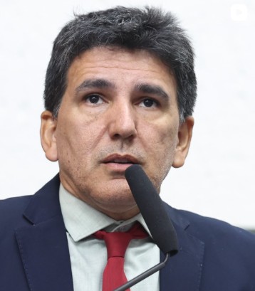 Júnior Geo fala em “peixe muito maior” envolvido e aumenta pressão sobre defensores da terceirização das UPAs em Palmas Júnior Geo fala em “peixe muito maior” envolvido e aumenta pressão sobre defensores da terceirização das UPAs em Palmas